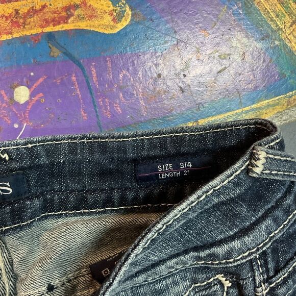 Vigoss The Chelsea Capri Jeans - Size 3/4 - Dark Wash, Embellished Buttons - Picture 4 of 11